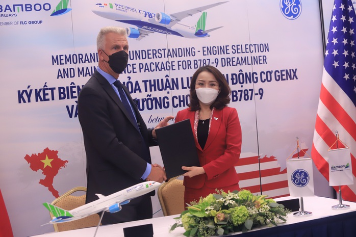 Chứng kiến Lễ trao văn Lễ trao văn kiện hợp tác giữa Bamboo Airways và các đối tác GE, CFM International, AviaWorld LCC (1) (1)