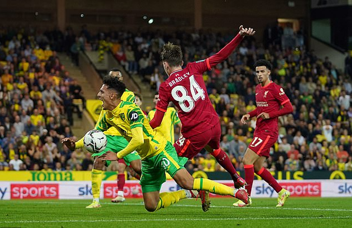 Sao trẻ lập công, Man City và Liverpool dội mưa bàn thắng ở League Cup - Ảnh 7.