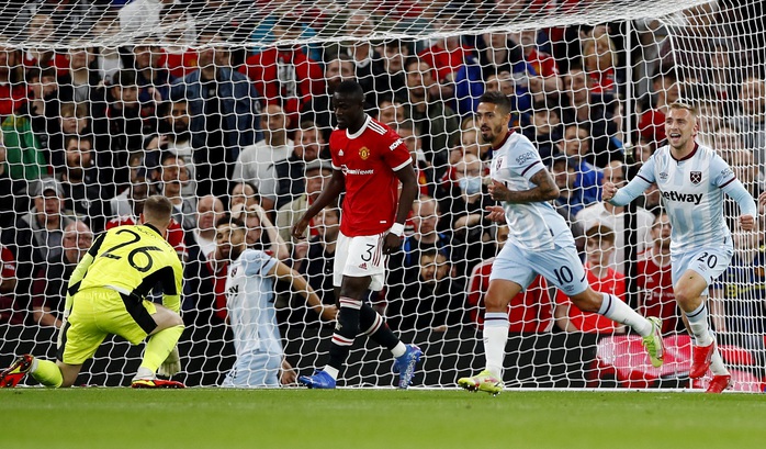 Báo chí Anh chê cười Man United sau cú sốc bị loại ở vòng 3 League Cup - Ảnh 2.