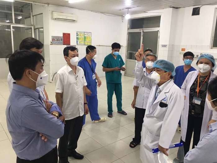 Giám đốc Bệnh viện Chợ Rẫy dẫn đoàn xuống Kiên Giang hỗ trợ chống dịch - Ảnh 1.