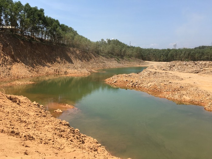 2 doanh nghiệp ở Thừa Thiên - Huế khai thác đất vượt ranh giới mỏ - Ảnh 2.