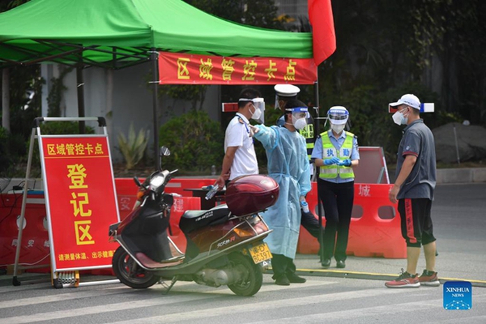 Số ca Covid-19 tăng mạnh, Campuchia hủy lễ hội lớn - Ảnh 2.