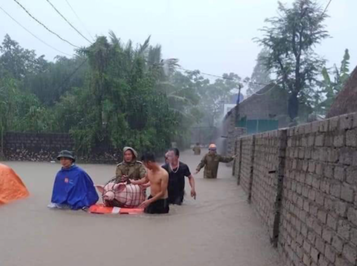 Mưa lũ lớn, hơn 700 ngôi nhà bị ngập, sạt, 1 người bị nước cuốn mất tích - Ảnh 3.