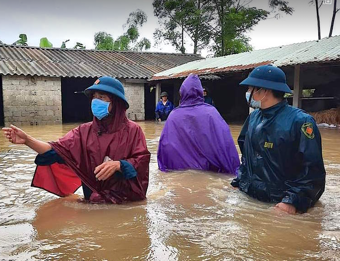 Mưa lũ lớn, hơn 700 ngôi nhà bị ngập, sạt, 1 người bị nước cuốn mất tích - Ảnh 1.