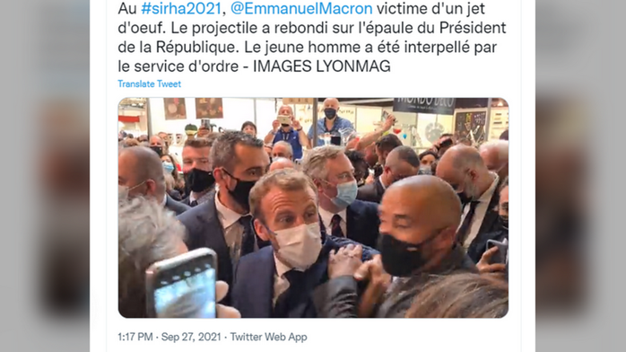 Tổng thống Pháp Emmanuel Macron bị ném “trứng” vào người - Ảnh 1.