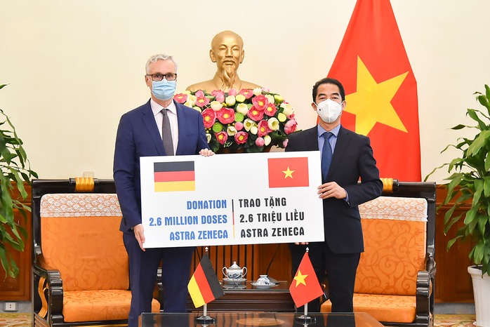 Đức viện trợ Việt Nam 2,6 triệu liều vắc-xin, chuyển đến TP HCM - Ảnh 2.