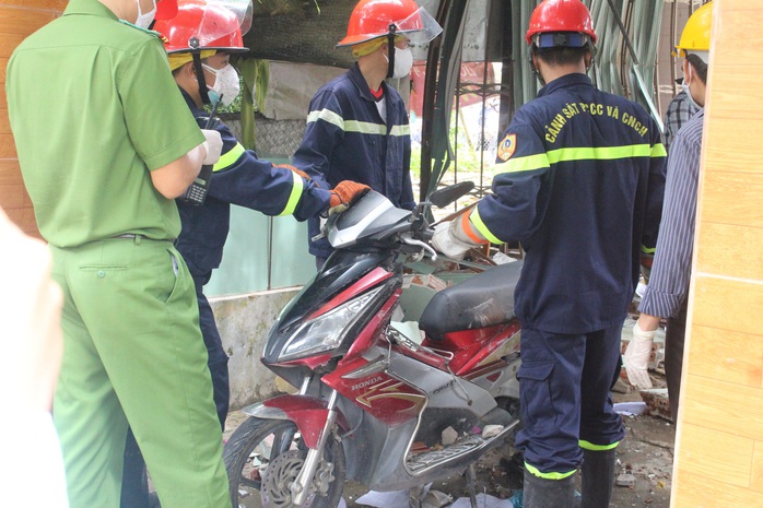 Vụ nổ kinh hoàng 2 vợ chồng tử vong: Phát hiện nhiều kíp nổ - Ảnh 7.