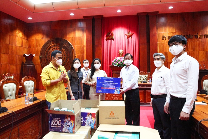 Tặng thuốc đặc trị Covid-19 cho người dân các tỉnh phía Nam - Ảnh 3. Tặng thuốc đặc trị Covid-19 cho người dân các tỉnh phía Nam - Ảnh 3.