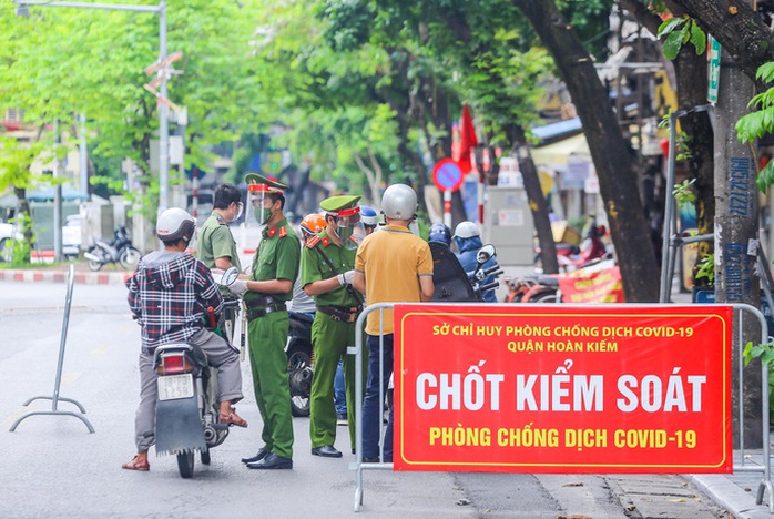 Vị trí 39 chốt kiểm soát, siết chặt vùng đỏ ở Hà Nội - Ảnh 1.