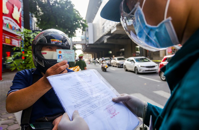 Chủ tịch Hà Nội: Cấp giấy đi đường là việc mới và khó, sẽ có biện pháp tối ưu - Ảnh 1.