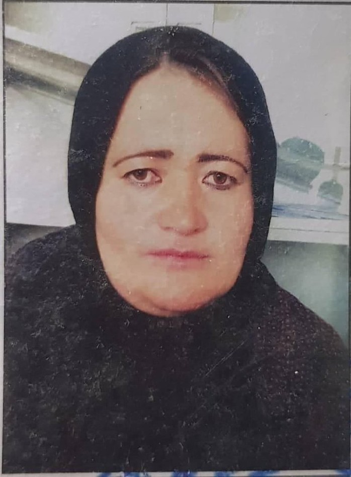 Taliban bị cáo buộc bắn chết nữ cảnh sát mang thai trước mặt gia đình - Ảnh 1.