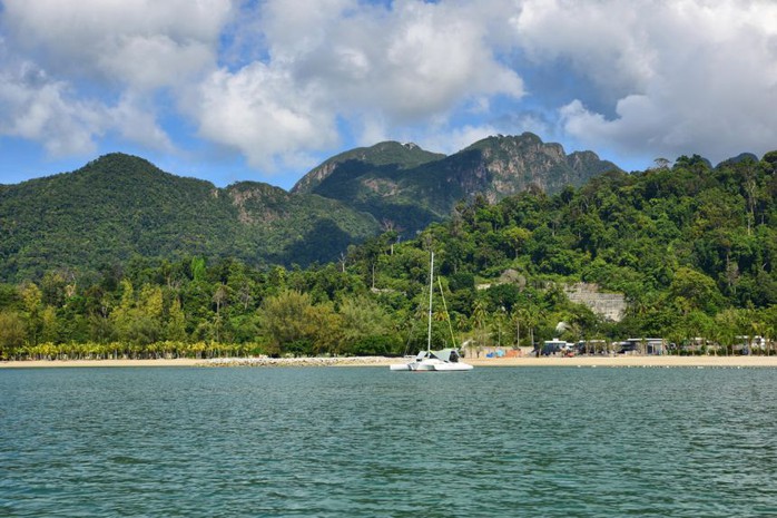 Malaysia khởi động bong bóng du lịch từ thiên đường Langkawi - Ảnh 1.