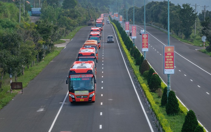 Phương Trang tiếp tục đưa 273 tấn nông sản Đà Lạt về TP HCM - Ảnh 1. Phương Trang tiếp tục đưa 273 tấn nông sản Đà Lạt về TP HCM - Ảnh 1.