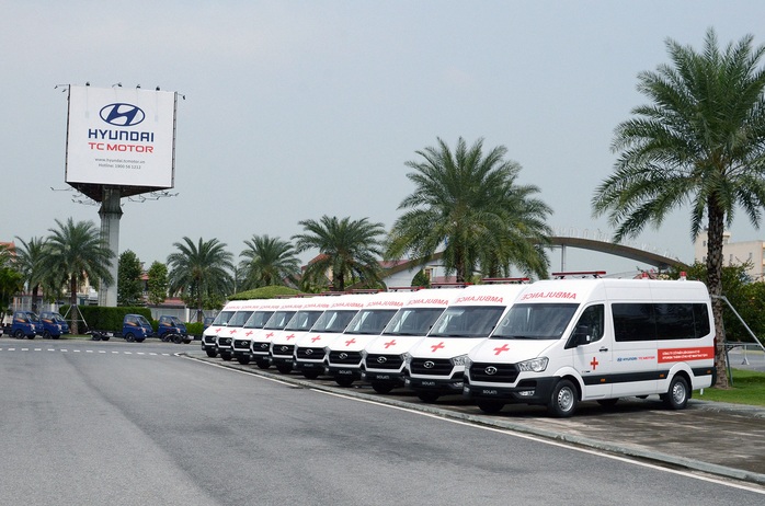 Hyundai Thành Công trao tặng 10 xe Solati cứu thương - Ảnh 2.