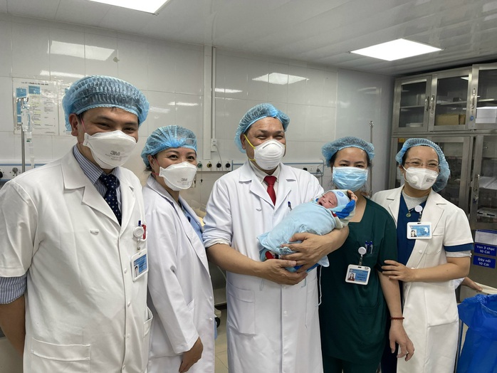 Ngắm những công dân nhí đầu tiên năm 2022 tại bệnh viện sản lớn nhất miền Bắc - Ảnh 13.