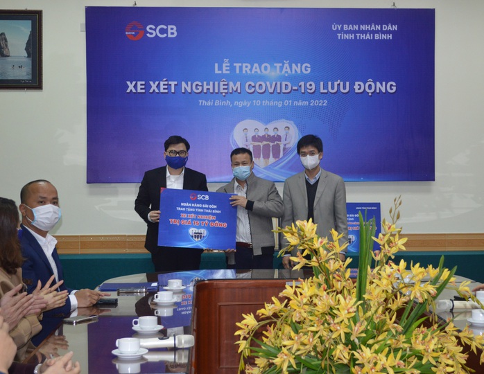 SCB tiếp tục trao tặng xe xét nghiệm lưu động - Ảnh 1. SCB tiếp tục trao tặng xe xét nghiệm lưu động - Ảnh 1.