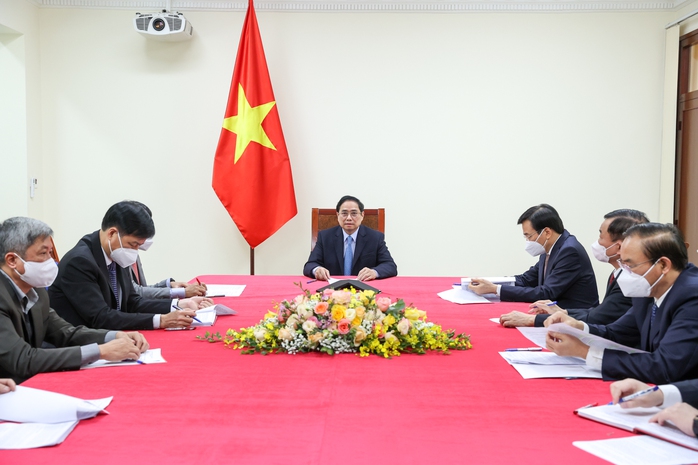 Thủ tướng Phạm Minh Chính và Thủ tướng Trung Quốc điện đàm, giải quyết vấn đề ách tắc hàng hóa tại cửa khẩu - Ảnh 2.