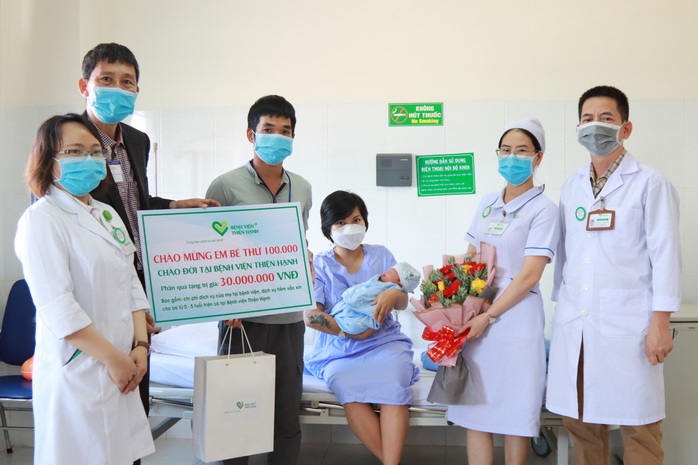 Bệnh viện Thiện Hạnh chào đón em bé thứ 100.000 - Ảnh 3.