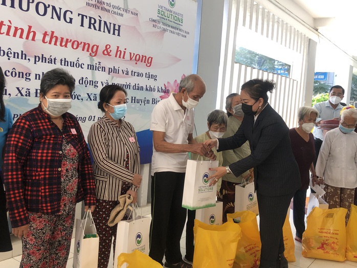 VWS chăm lo Tết cho người nghèo ở Bình Chánh - Ảnh 5. VWS chăm lo Tết cho người nghèo ở Bình Chánh - Ảnh 5.