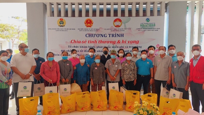 VWS chăm lo Tết cho người nghèo ở Bình Chánh - Ảnh 1. VWS chăm lo Tết cho người nghèo ở Bình Chánh - Ảnh 1.