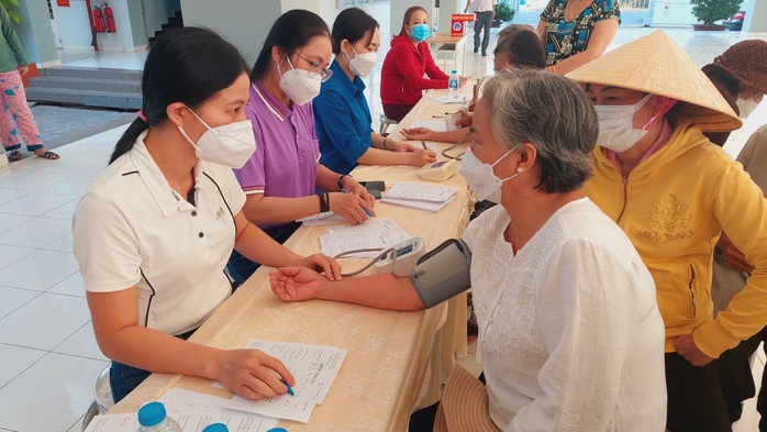 VWS chăm lo Tết cho người nghèo ở Bình Chánh - Ảnh 2. VWS chăm lo Tết cho người nghèo ở Bình Chánh - Ảnh 2.
