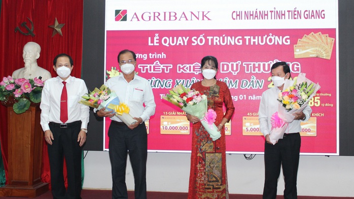 997 khách hàng Agribank Tiền Giang trúng thưởng gần 1,4 tỉ đồng - Ảnh 1.