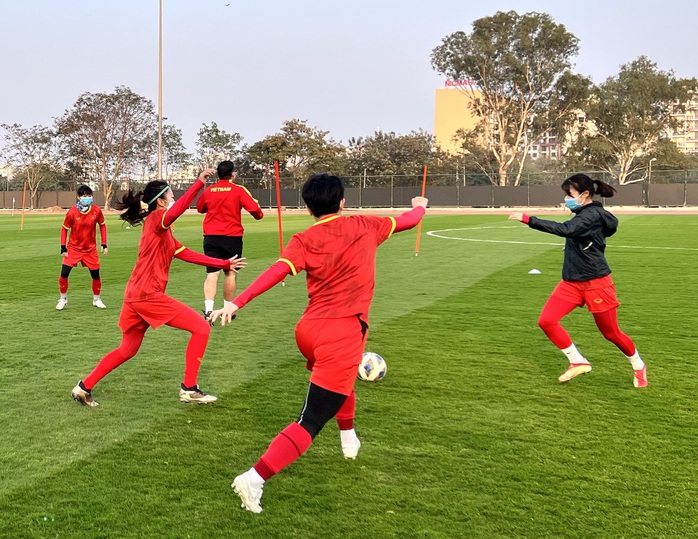 Bão Covid-19 bủa vây, đội tuyển nữ Việt Nam tập luyện với 5 cầu thủ - Ảnh 6.