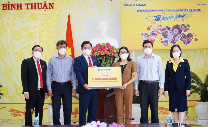 NAM A BANK mang tết hạnh phúc đến những mảnh đời khó khăn - Ảnh 5. NAM A BANK mang tết hạnh phúc đến những mảnh đời khó khăn - Ảnh 5.