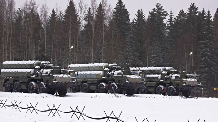 S-400 đến Belarus, trực thăng Nga lội ngược dòng sang Ukraine - Ảnh 1.