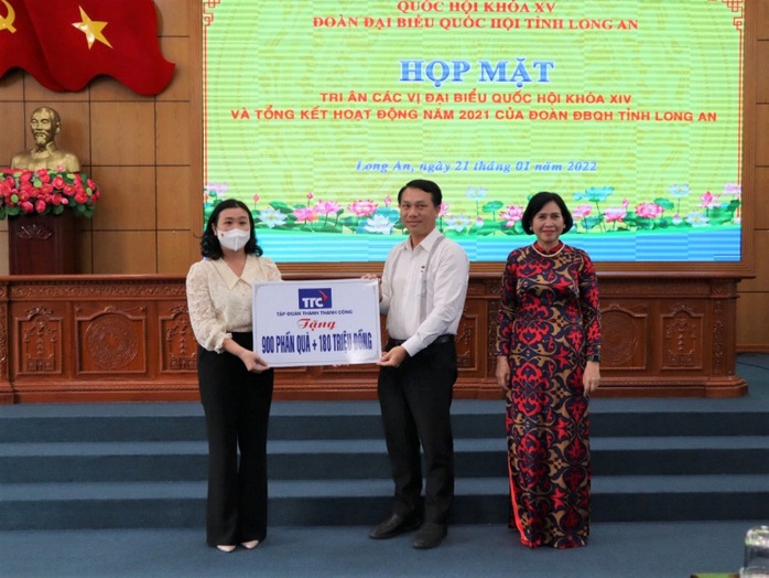 TTC tặng 900 phần quà cho các gia đình chính sách, khó khăn ở Long An - Ảnh 1. TTC tặng 900 phần quà cho các gia đình chính sách, khó khăn ở Long An - Ảnh 1.