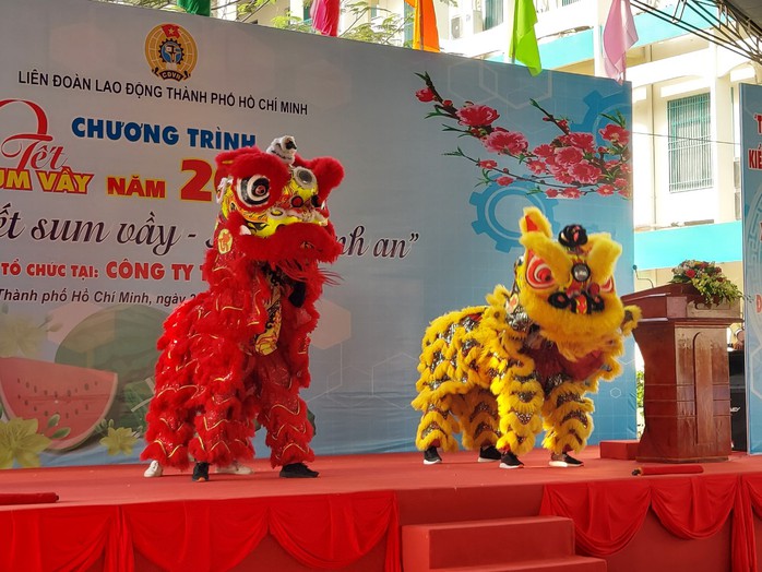 Công nhân, lao động Thành phố Hồ Chí Minh hào hứng đón Tết sum vầy - Ảnh 2.