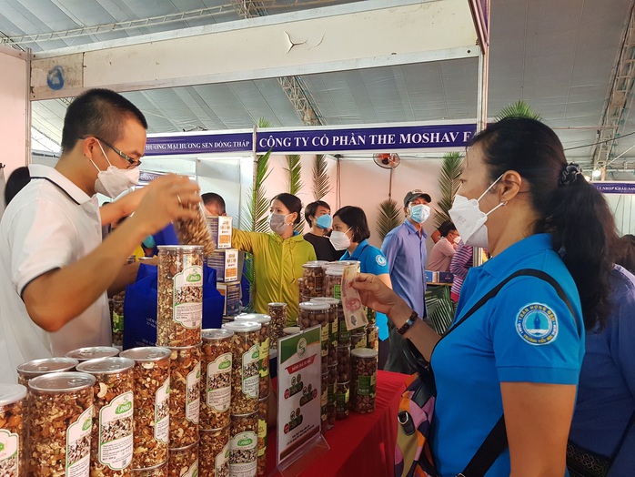 Thêm chỗ vui Xuân, mua sắm Tết cho người lao động - Ảnh 5.