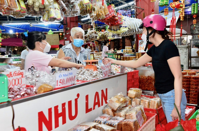 Như Lan kính mời “ông Ba Mươi” xuống phố du Xuân - Ảnh 1. Như Lan kính mời “ông Ba Mươi” xuống phố du Xuân - Ảnh 1.