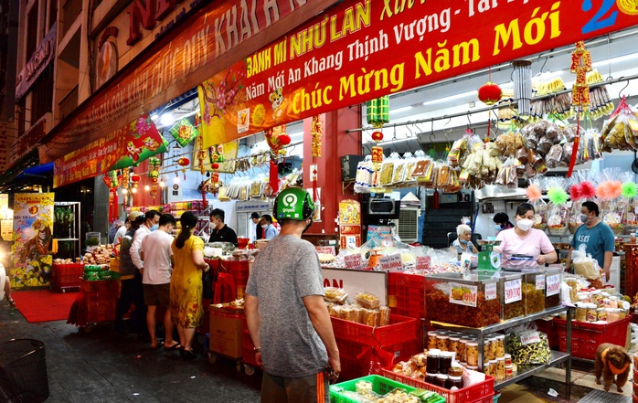 Như Lan kính mời “ông Ba Mươi” xuống phố du Xuân - Ảnh 2. Như Lan kính mời “ông Ba Mươi” xuống phố du Xuân - Ảnh 2.