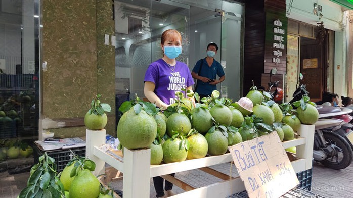 Sức mua bánh mứt, trái cây tăng mạnh - Ảnh 2.