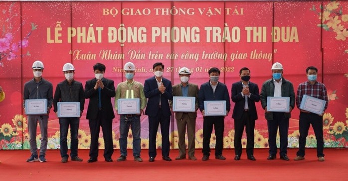 Bộ Giao thông vận tải phát động thi đua trên công trường giao thông - Ảnh 1.