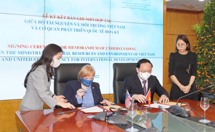 USAID và Bộ TN-MT tăng cường hợp tác trong lĩnh vực biến đổi khí hậu - Ảnh 1.