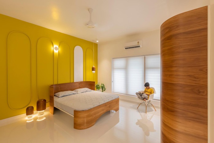 Độc đáo ngôi nhà hình chiếc điện thoại di động, dùng cửa chớp trục xoay để thông gió - Ảnh 12.