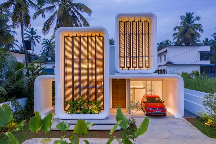 Độc đáo ngôi nhà hình chiếc điện thoại di động, dùng cửa chớp trục xoay để thông gió - Ảnh 3.