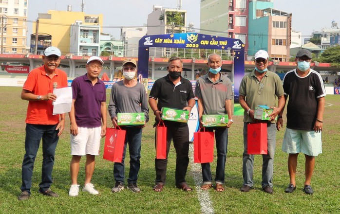 Bóng đá phong trào mang ý nghĩa nhân văn - Ảnh 2.