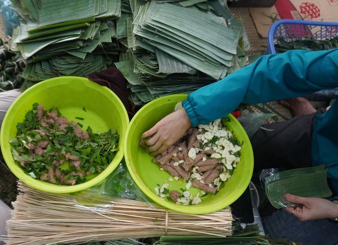 Nem chua - đặc sản xứ Thanh tăng giá chóng mặt ngày Tết - Ảnh 2.