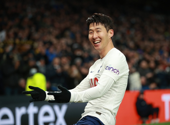 Son Heung-min đoạt Quả bóng vàng châu Á, Tiến Linh số 1 Đông Nam Á - Ảnh 1.