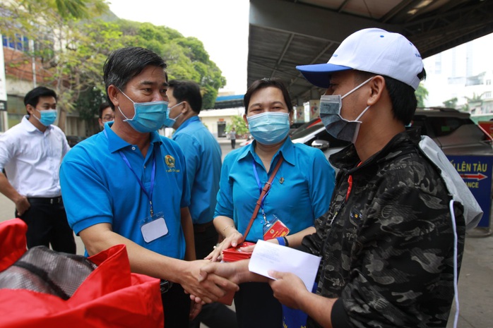 Công đoàn Thành phố Hồ Chí Minh: Dành hơn 700 tỉ đồng chăm lo Tết cho đoàn viên- lao động - Ảnh 4.