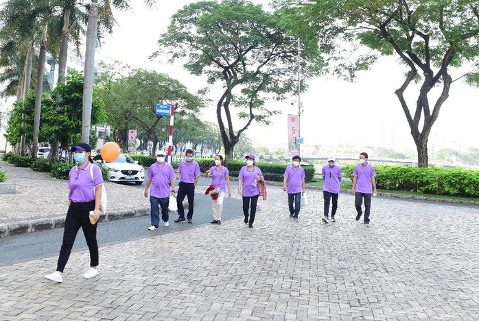 Chương trình Đi bộ Từ thiện Lawrence S. Ting lần 17 - 2022: Thêm 3,4 tỉ đồng ủng hộ người nghèo - Ảnh 4. Chương trình Đi bộ Từ thiện Lawrence S. Ting lần 17 - 2022: Thêm 3,4 tỉ đồng ủng hộ người nghèo - Ảnh 4.