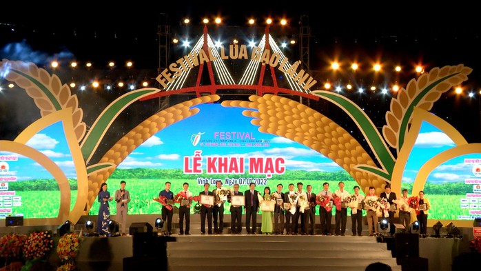 Agribank tài trợ 1 tỉ đồng cho Festival Lúa gạo Việt Nam lần thứ V - Ảnh 1.
