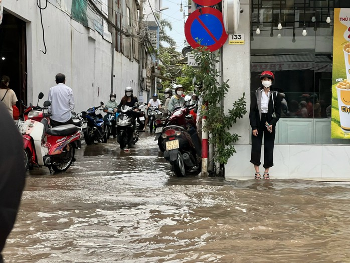 Triều cường dâng cao, Cần Thơ cho học sinh học tại nhà 3 ngày - Ảnh 5.