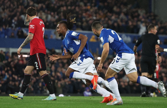 Ronaldo ghi bàn thứ 700, Man United ngược dòng hạ gục Everton - Ảnh 3. Ronaldo ghi bàn thứ 700, kèo nhà cái tỷ lệ cá cược ngược dòng hạ gục Everton - Ảnh 3.
