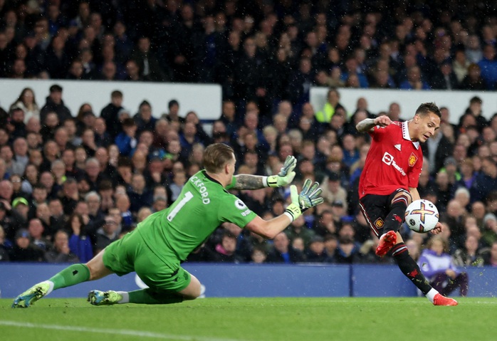 Ronaldo ghi bàn thứ 700, Man United ngược dòng hạ gục Everton - Ảnh 4. Ronaldo ghi bàn thứ 700, kèo nhà cái tỷ lệ cá cược ngược dòng hạ gục Everton - Ảnh 4.