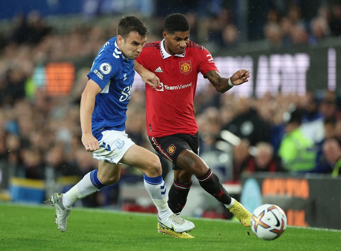 Ronaldo ghi bàn thứ 700, Man United ngược dòng hạ gục Everton - Ảnh 1. Ronaldo ghi bàn thứ 700, kèo nhà cái tỷ lệ cá cược ngược dòng hạ gục Everton - Ảnh 1.