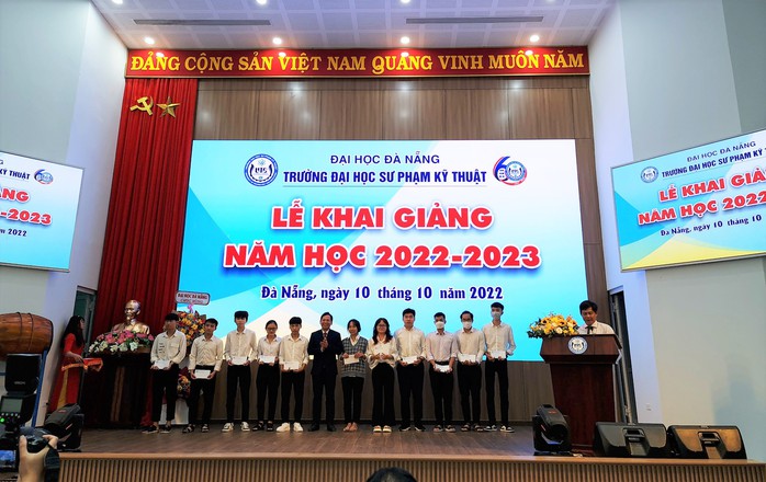 ĐH Sư phạm kỹ thuật Đà Nẵng đón hơn 1.300 tân sinh viên  - Ảnh 2.